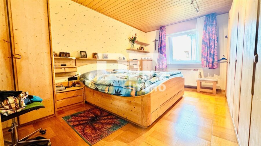 Schönes Einfamilienhaus mit Garage und Terrasse / Ständerbauweise in hervorragender Lage - EG Schlafzimmer